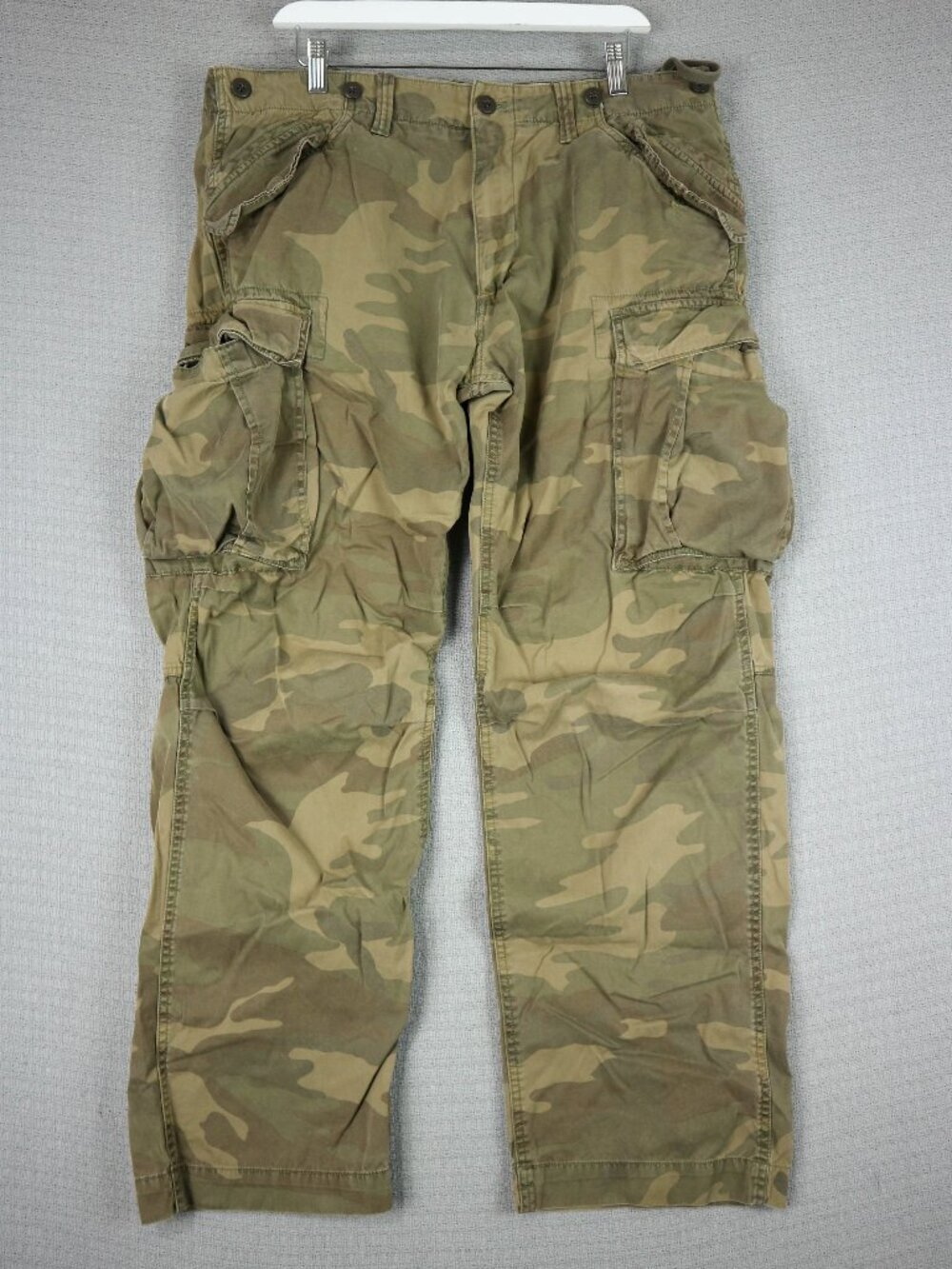 GAP 2010 Khaki Tan Camo Pattern Baggy Wide Cut Cargo Pants Mens fits 37x30.5